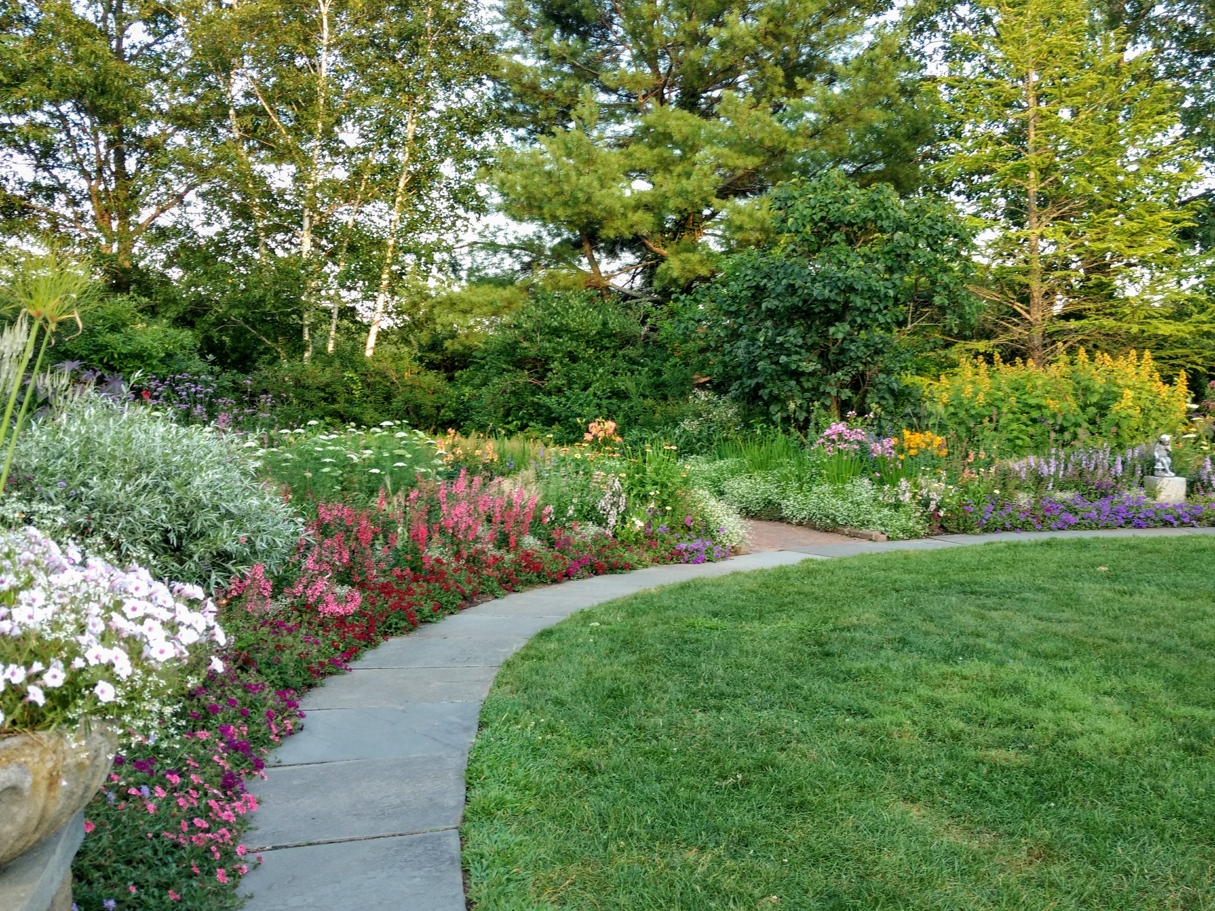 Благоустройство участка частного дома в Гурзуфе и Республике Крым